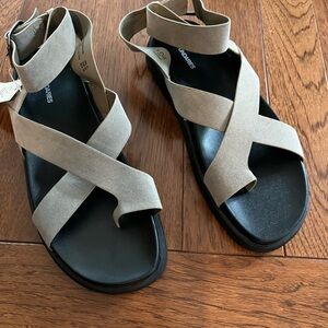 Women's Tan Sandals new with tags size 8